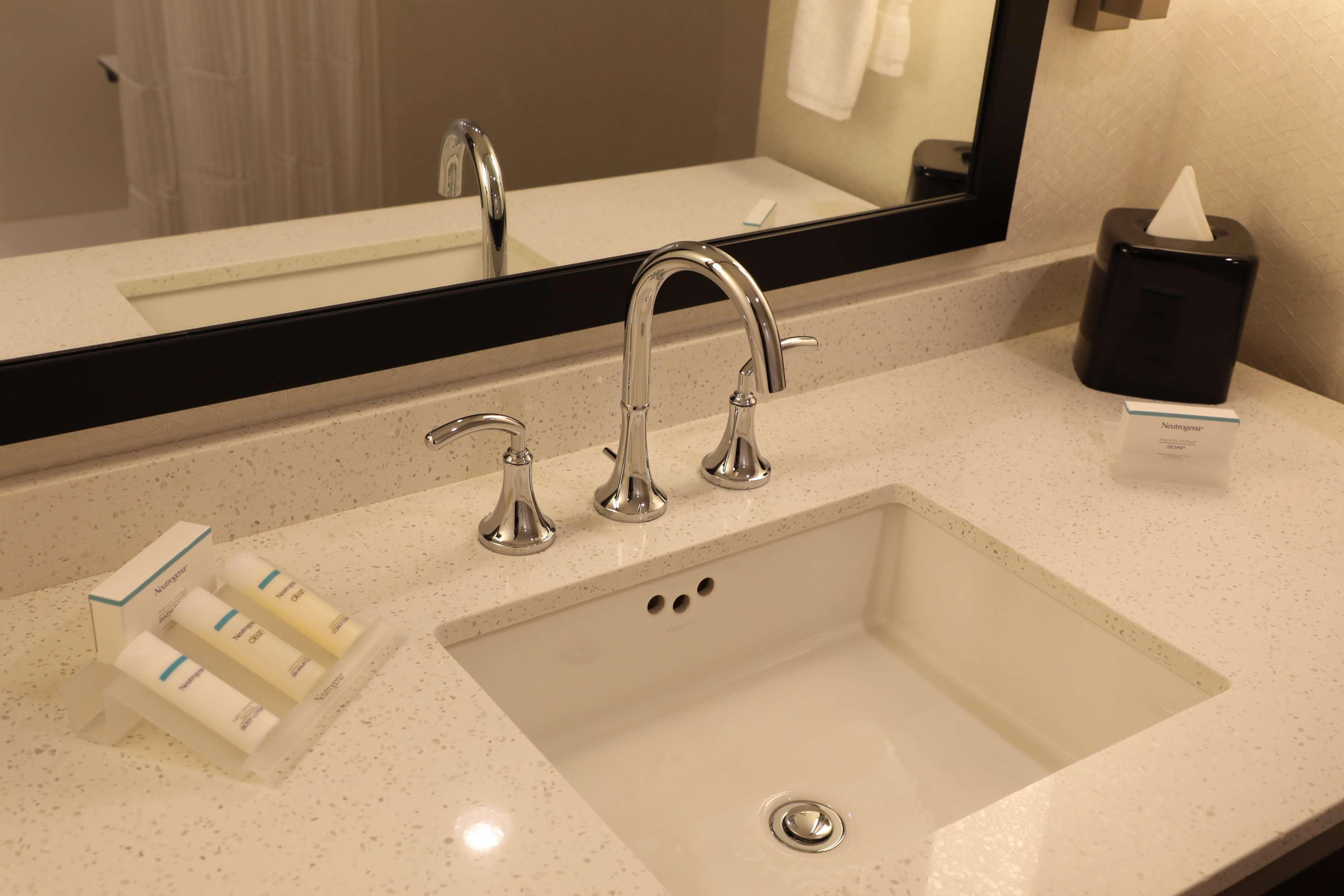 Hilton Garden Inn Austin Airport Экстерьер фото