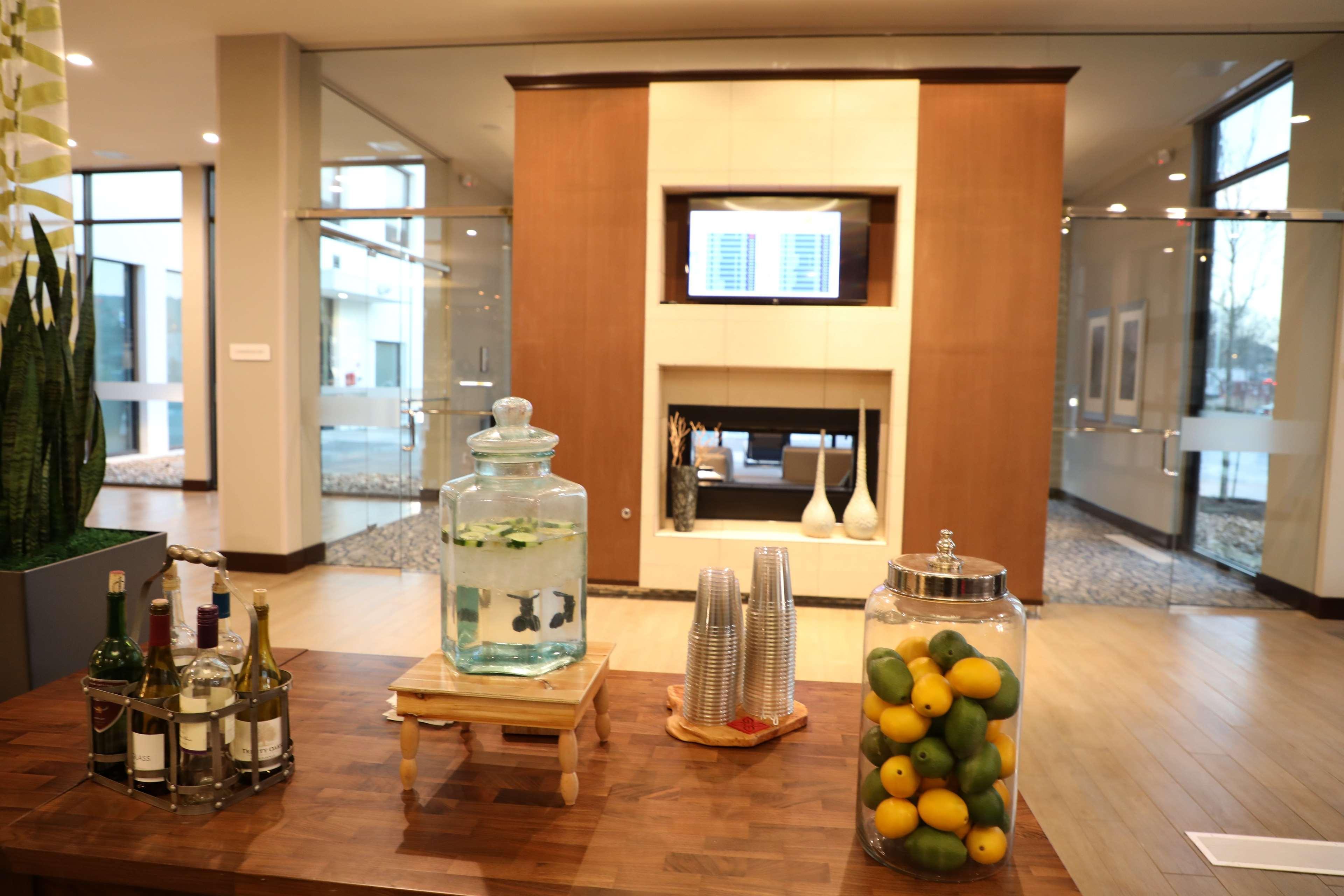 Hilton Garden Inn Austin Airport Экстерьер фото