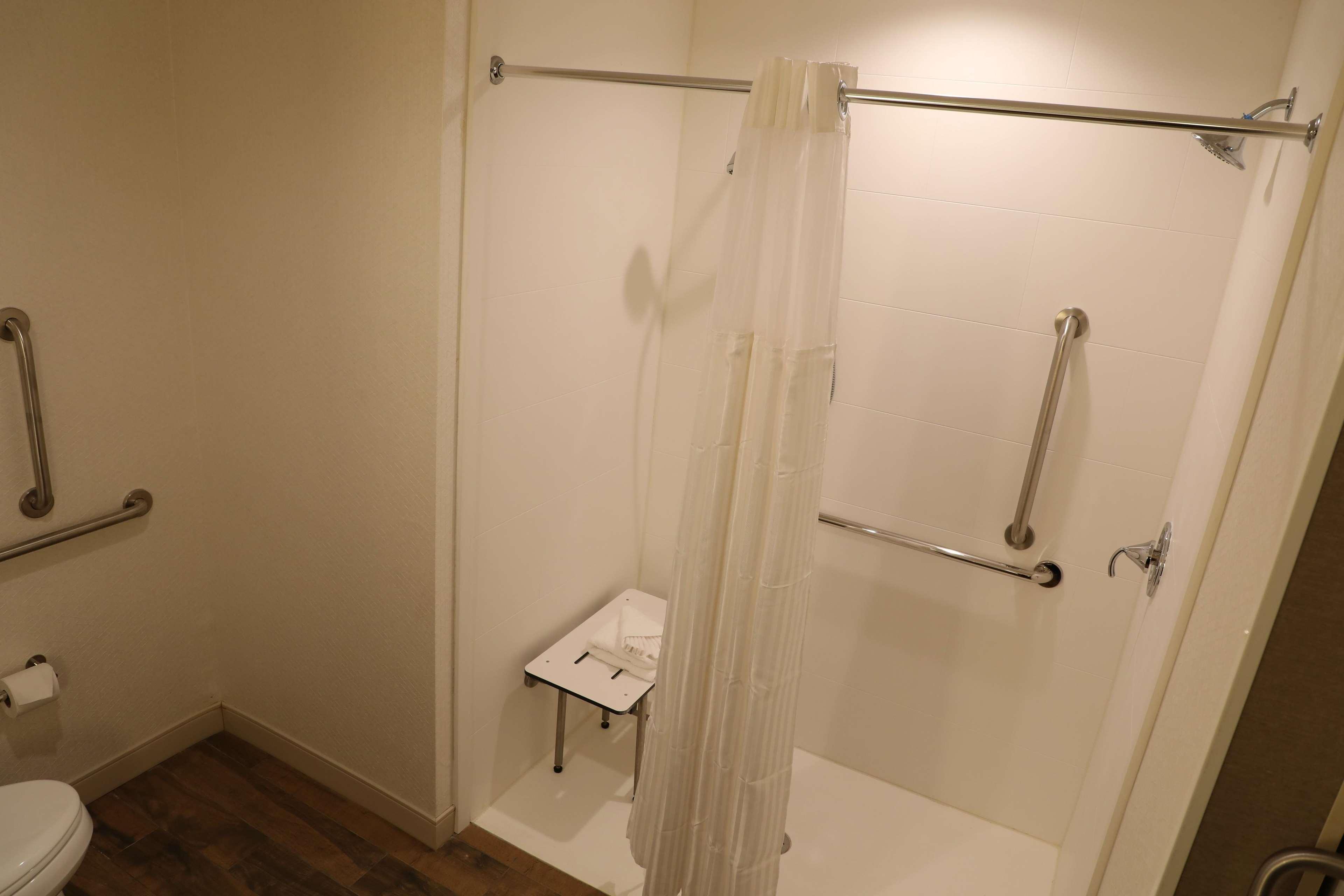 Hilton Garden Inn Austin Airport Экстерьер фото