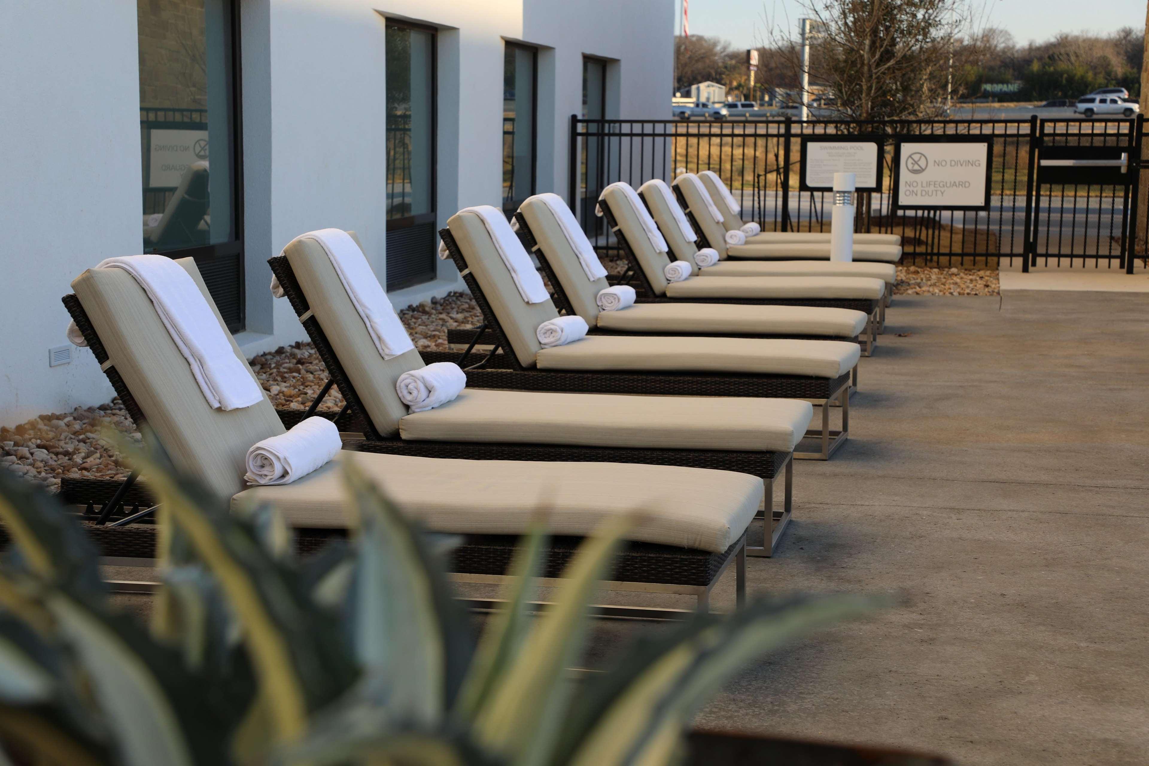 Hilton Garden Inn Austin Airport Экстерьер фото