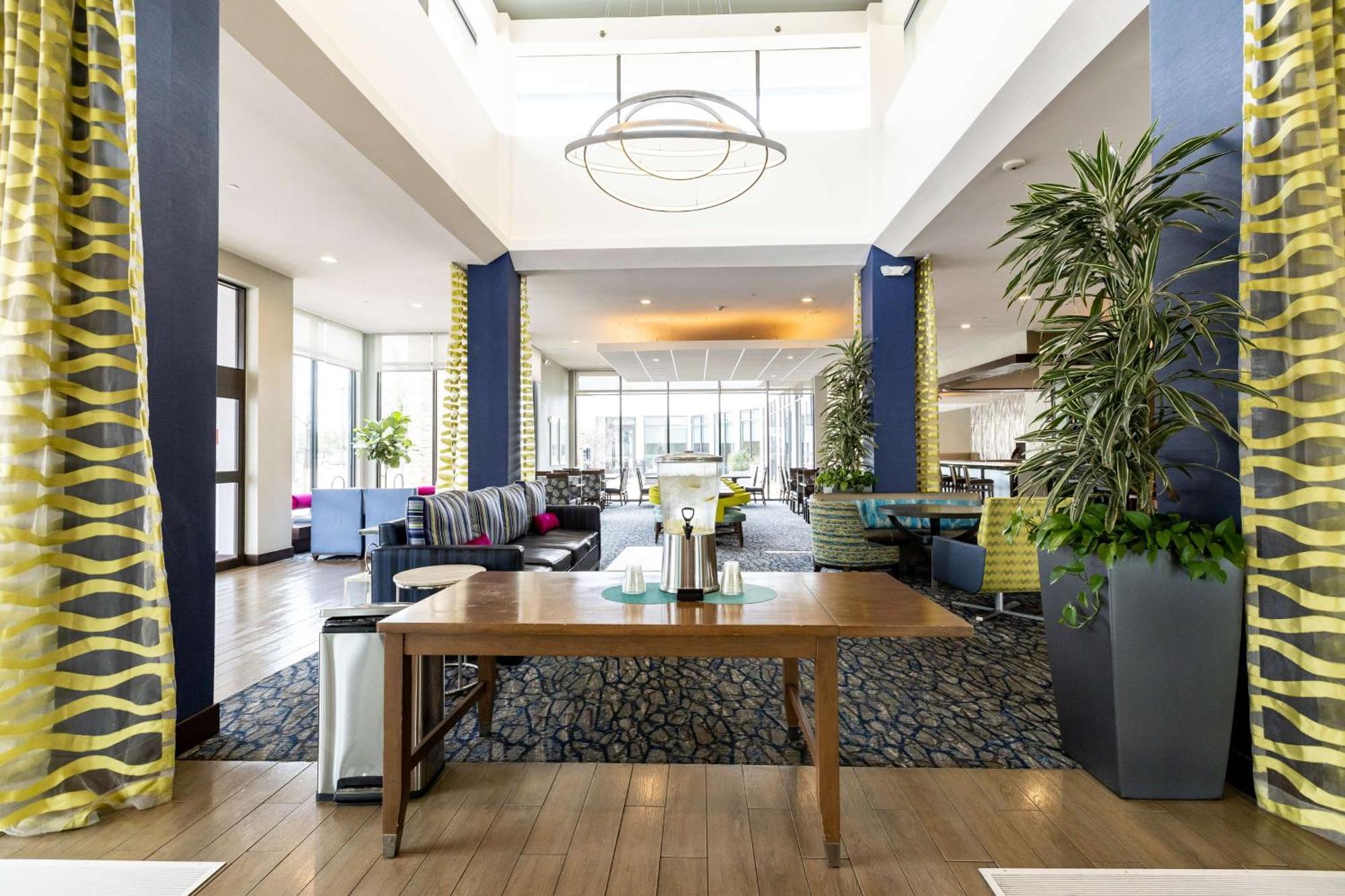 Hilton Garden Inn Austin Airport Экстерьер фото