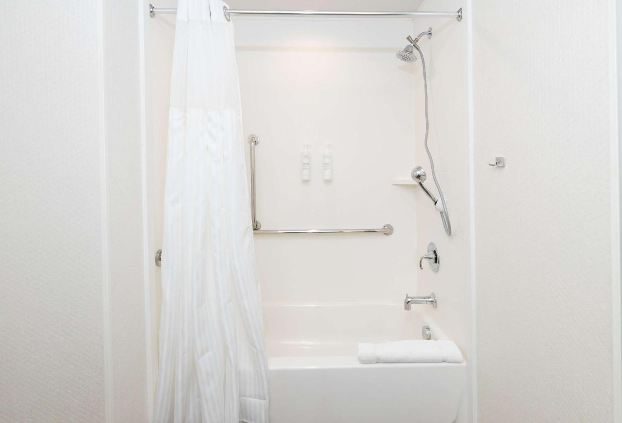 Hilton Garden Inn Austin Airport Экстерьер фото